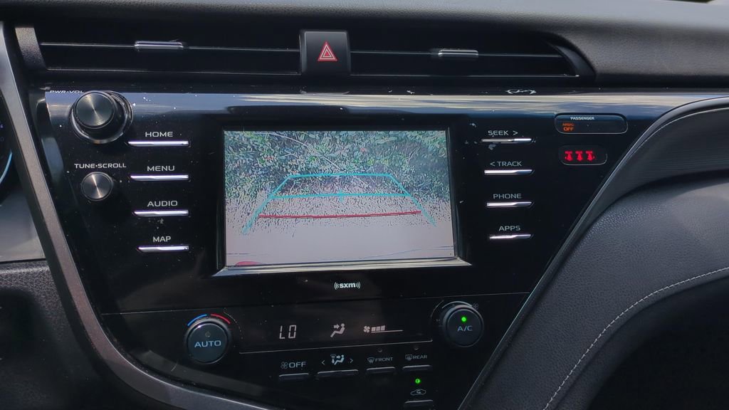 Used 2020 Toyota Camry SE image 19