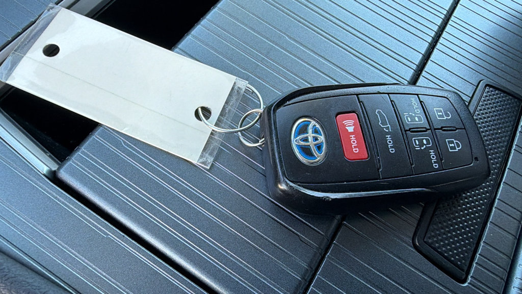 Used 2025 Toyota Sienna XLE FWD image 29