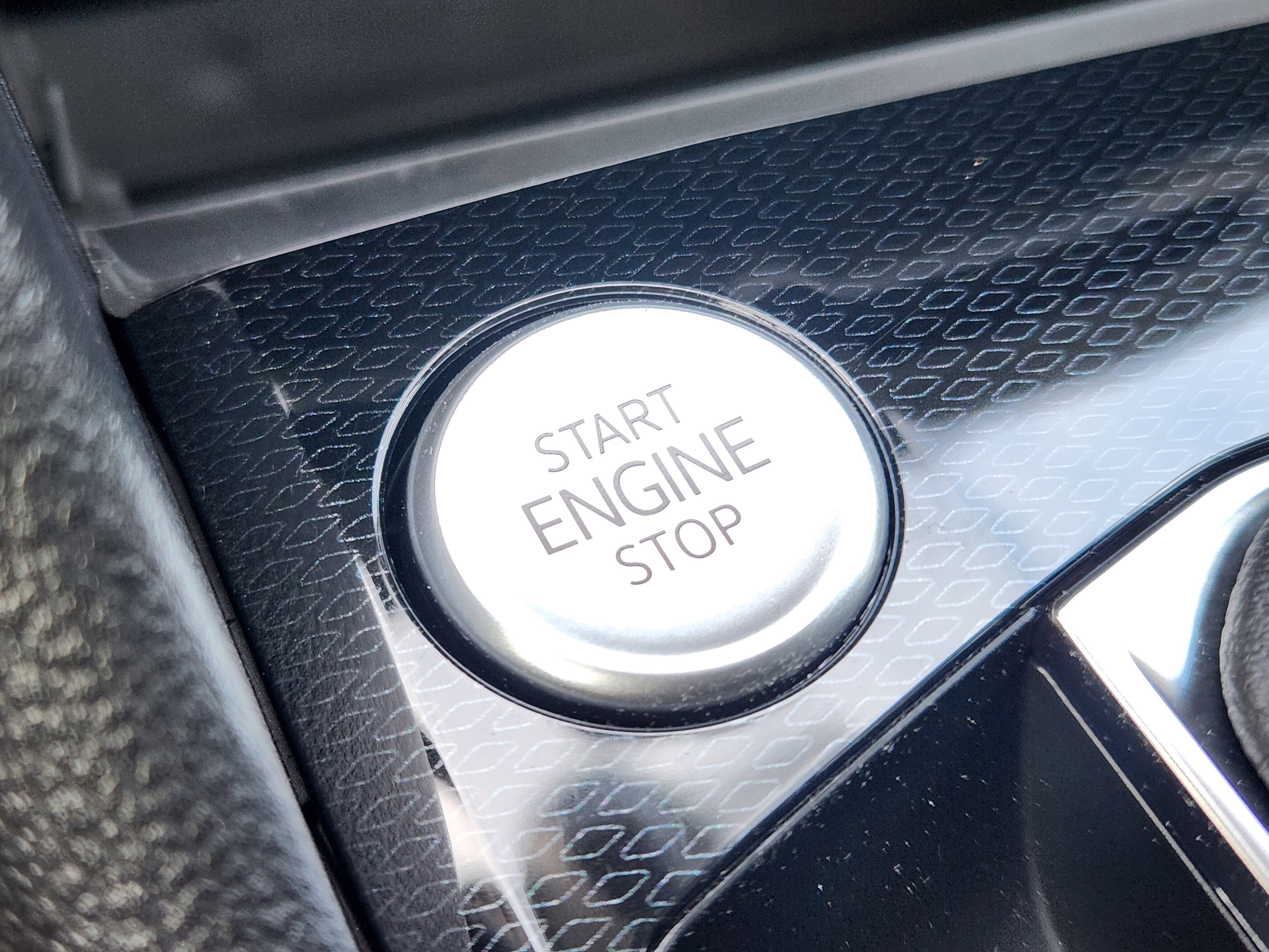 Used 2025 Volkswagen Taos SE image 32