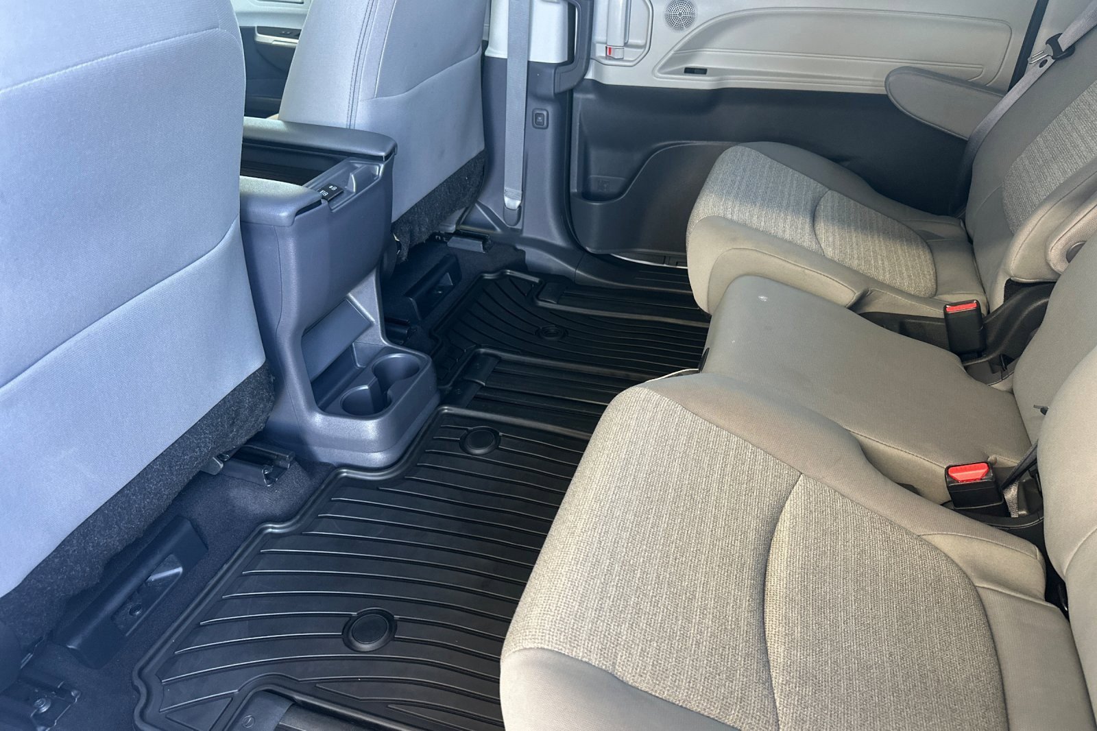 Certified 2024 Toyota Sienna LE FWD image 11