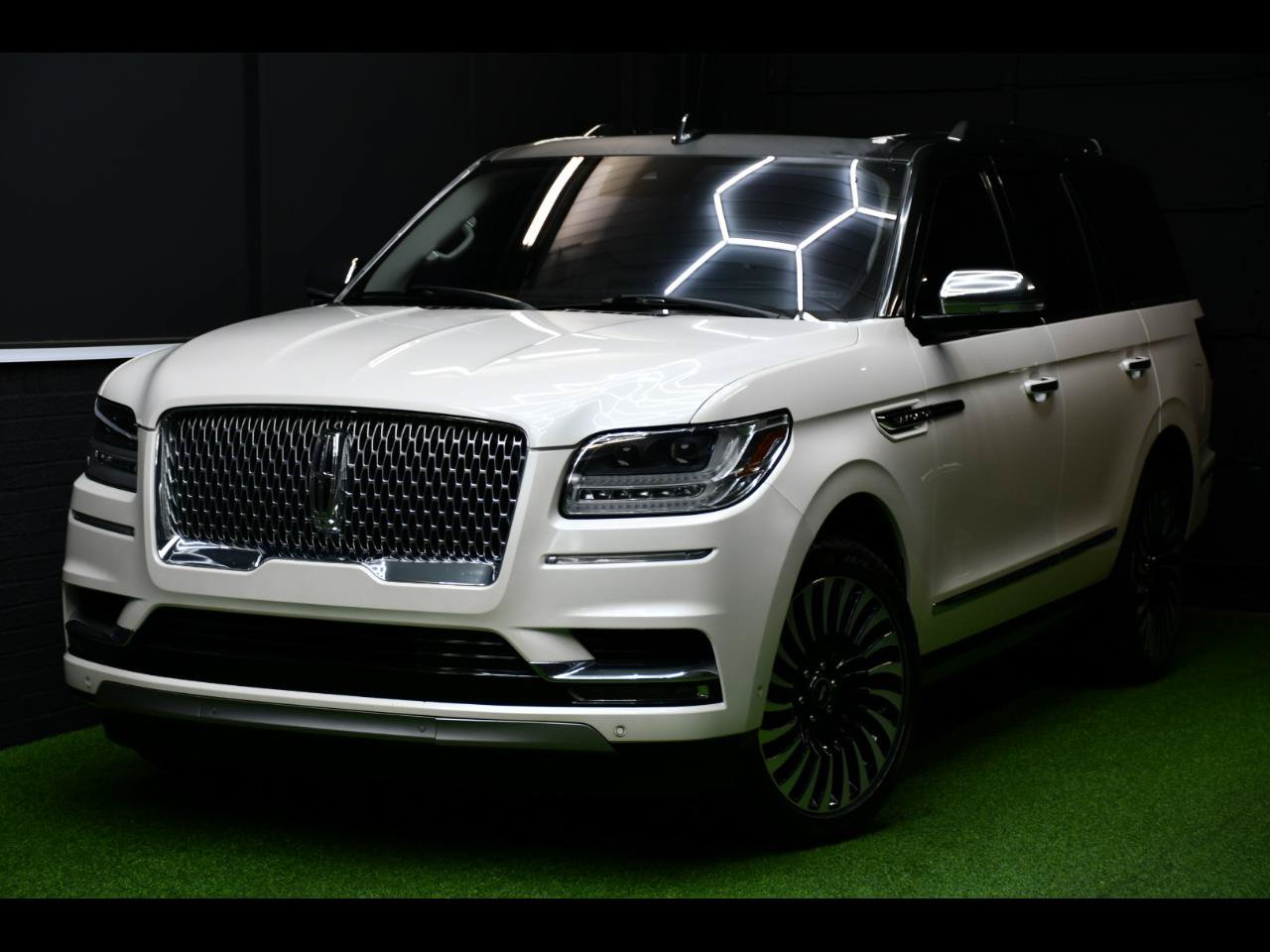 Used 2019 Lincoln Navigator Black Label w/ Cargo Package AWD/4WD image 1