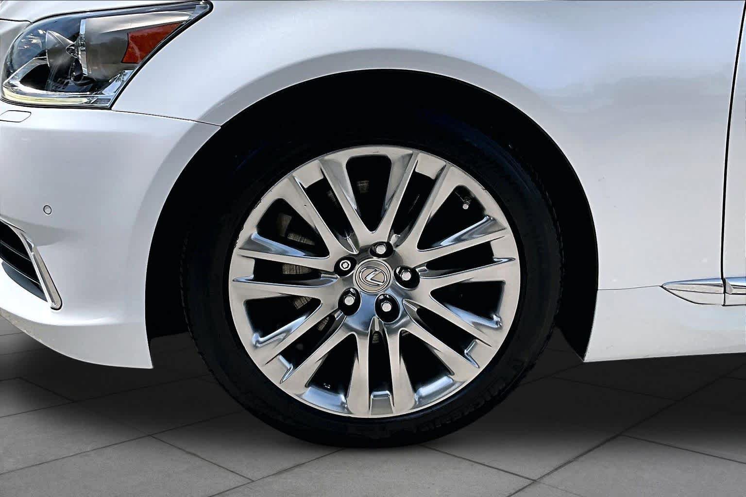 Used 2017 Lexus LS 460 w/ Comfort Package RWD image 11