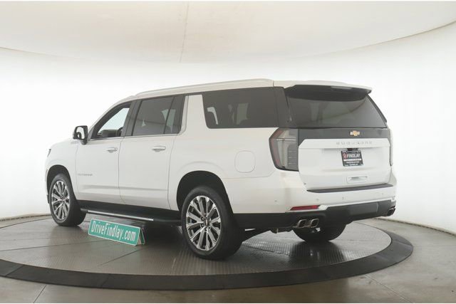 Used 2025 Chevrolet Suburban High Country AWD/4WD image 8