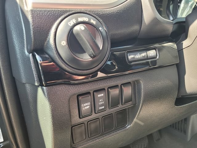 Used 2021 Nissan Titan SV w/ SV Convenience Package AWD/4WD image 19
