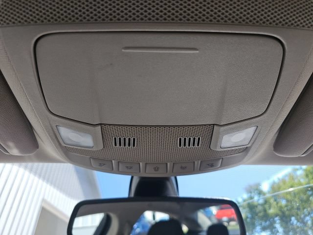 Used 2020 Ford Fusion SE FWD image 25
