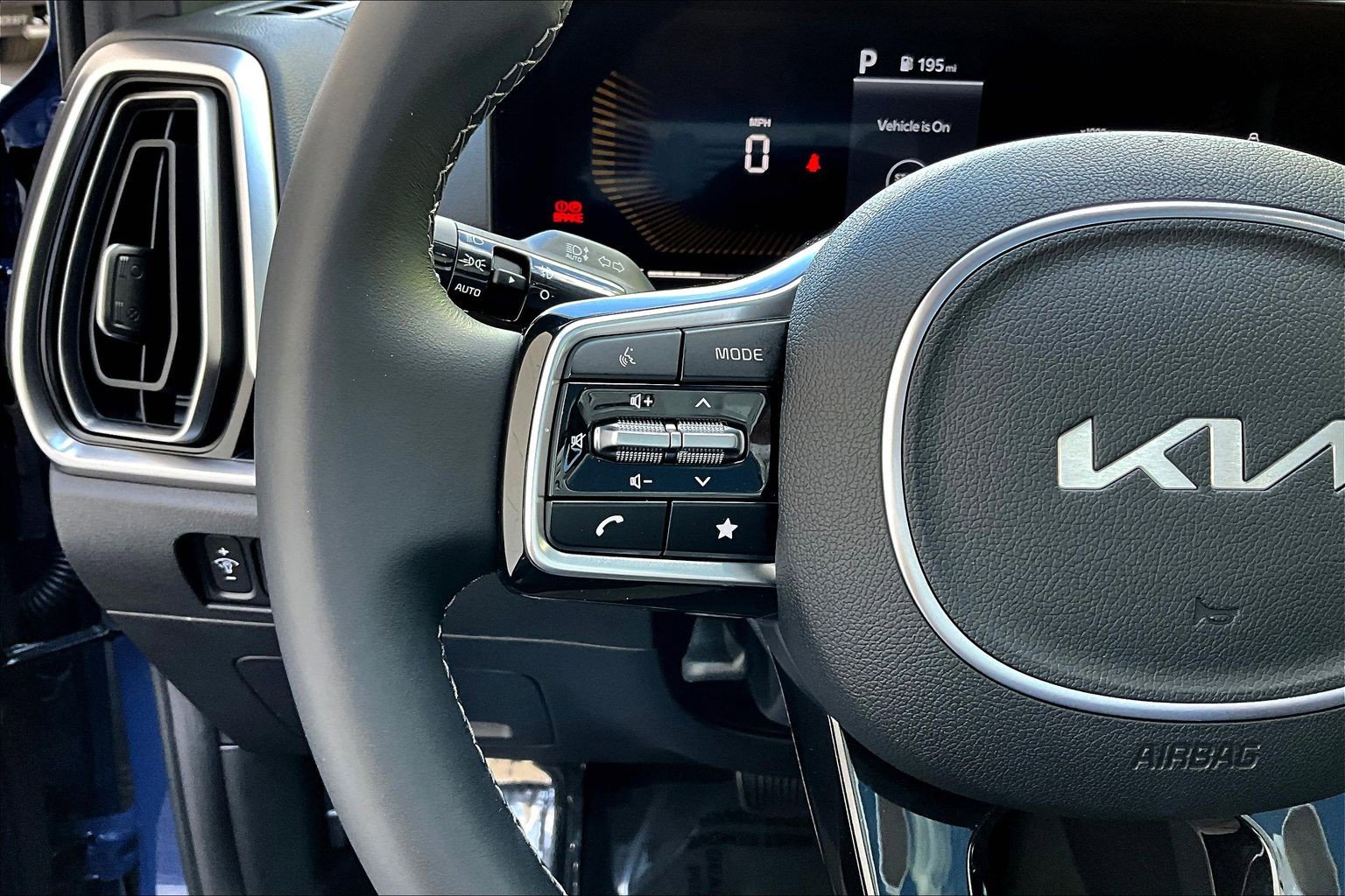 Used 2024 Kia Sorento EX w/ Panoramic Sunroof Package FWD image 11