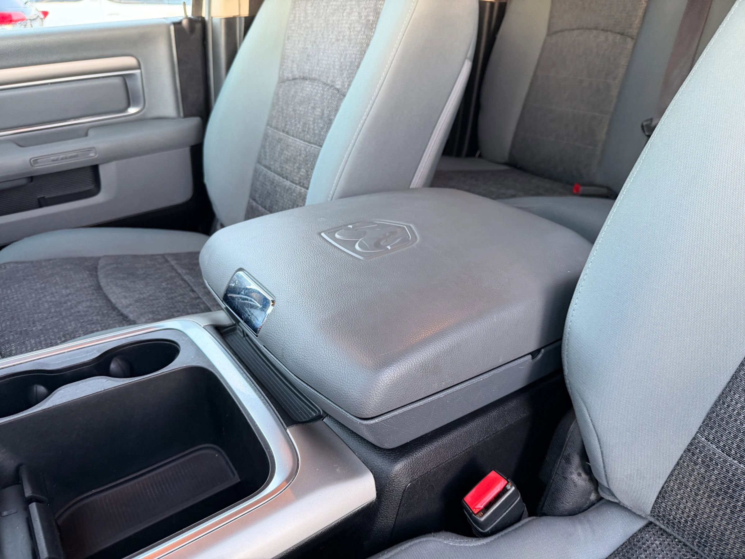 Used 2017 RAM 1500 Classic SLT AWD/4WD image 28
