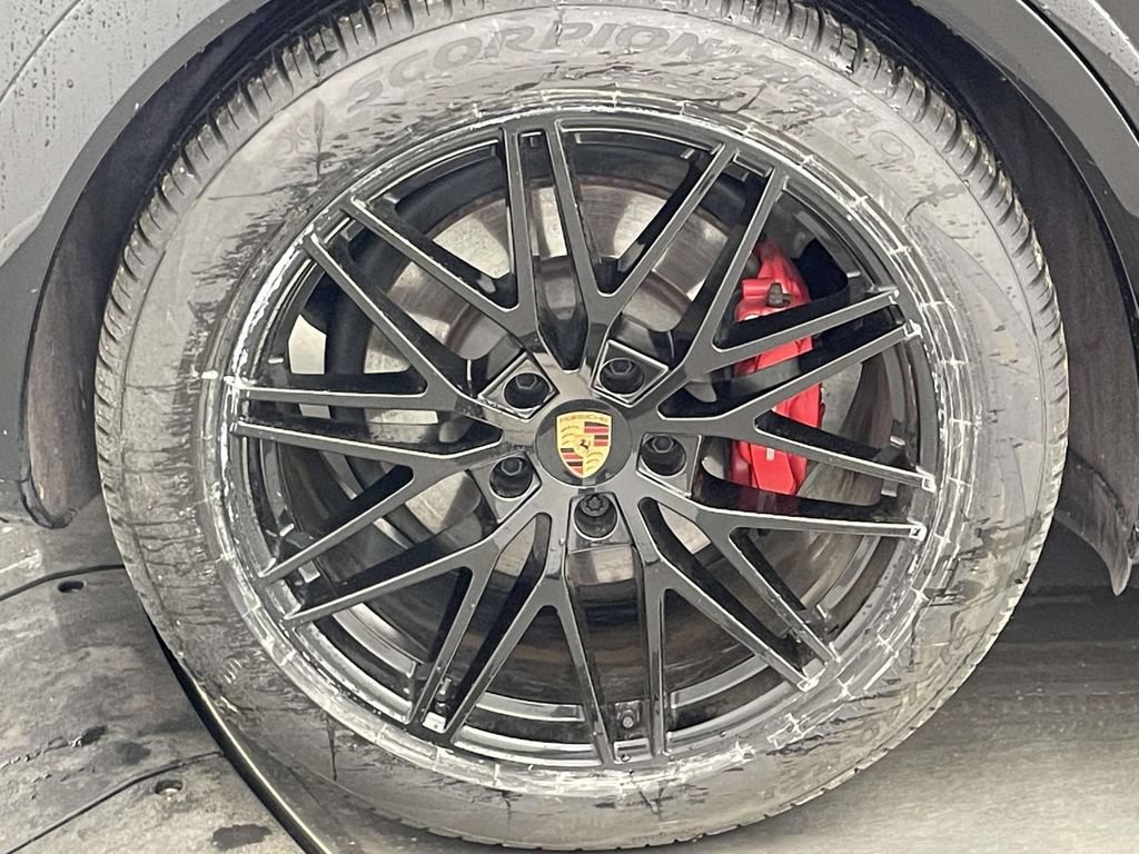 Certified 2025 Porsche Cayenne GTS AWD/4WD image 13