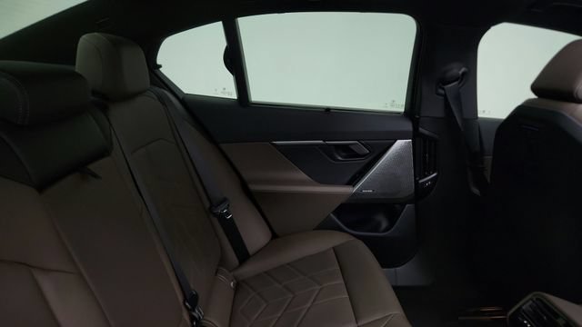 Used 2026 BMW i5 eDrive40 AWD/4WD image 57