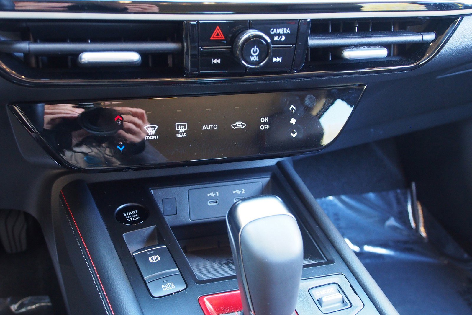 Used 2025 Nissan Kicks SR image 25