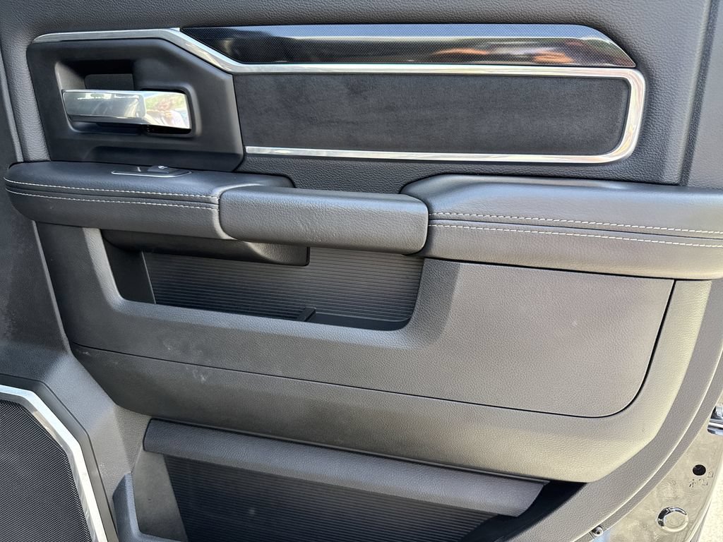 Used 2022 RAM 3500 Laramie AWD/4WD image 18