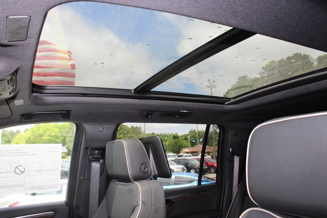 New 2025 Chevrolet Suburban Premier image 11