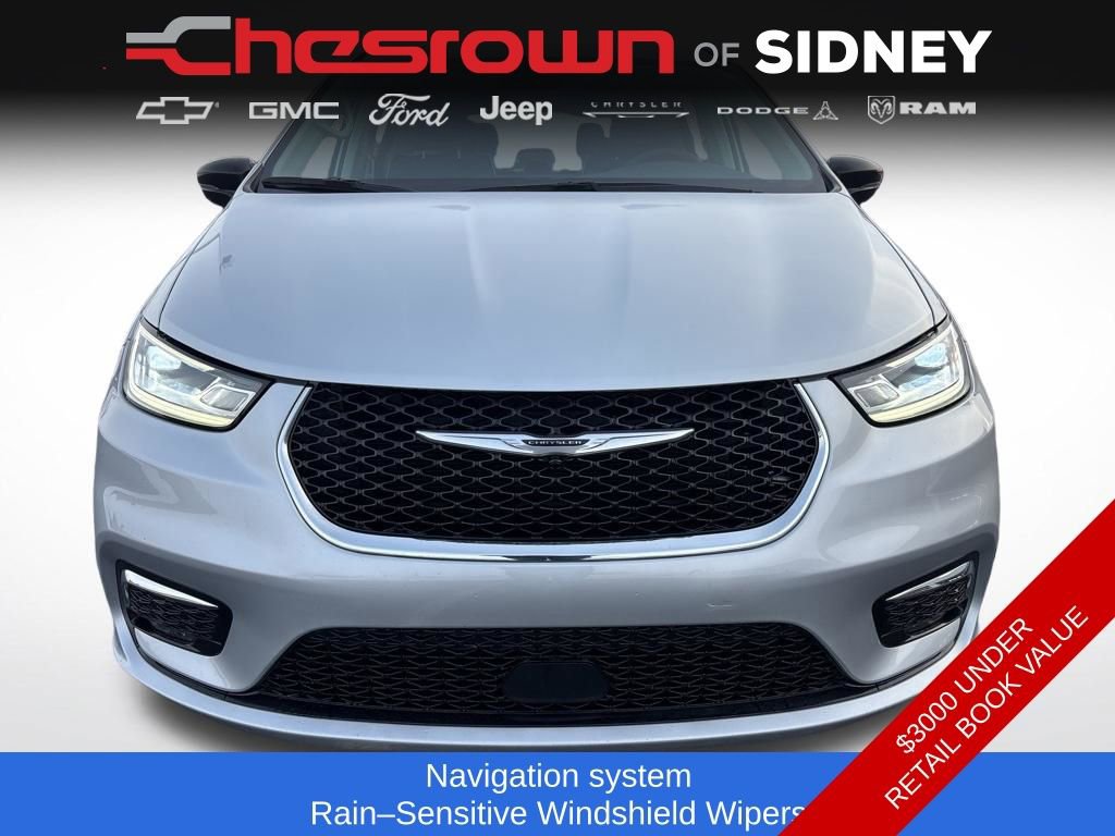 Used 2024 Chrysler Pacifica Limited FWD image 8