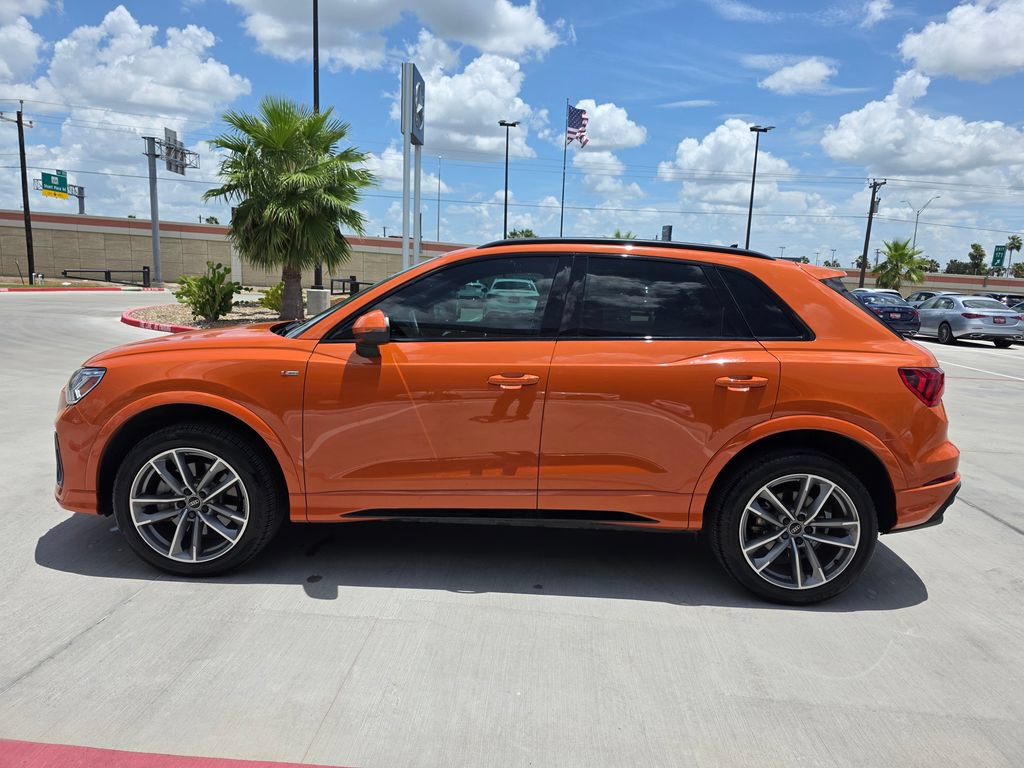 Used 2024 Audi Q3 2.0T Premium Plus w/ Premium Plus Package AWD/4WD image 3