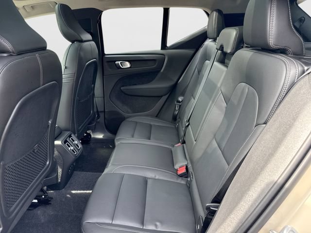 Certified 2025 Volvo XC40 B5 Ultra AWD/4WD image 30