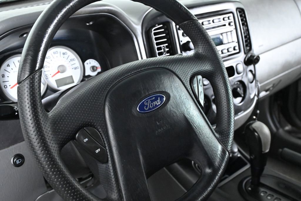 Used 2006 Ford Escape XLS image 10