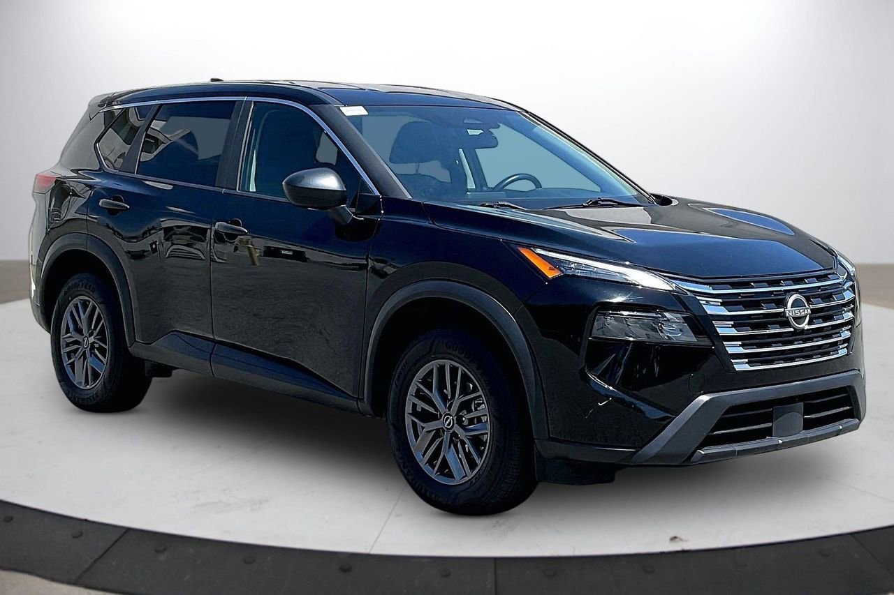 Used 2024 Nissan Rogue S FWD image 2