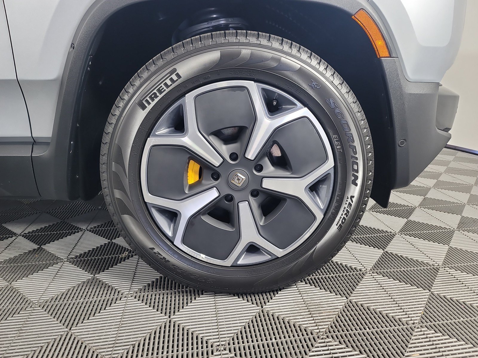Used 2024 Rivian R1S Adventure AWD/4WD image 11