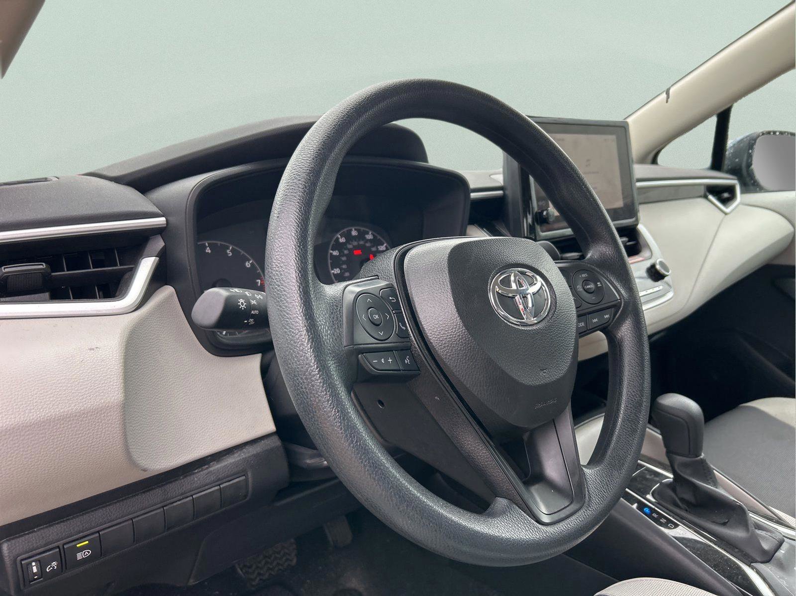 Used 2025 Toyota Corolla LE image 12