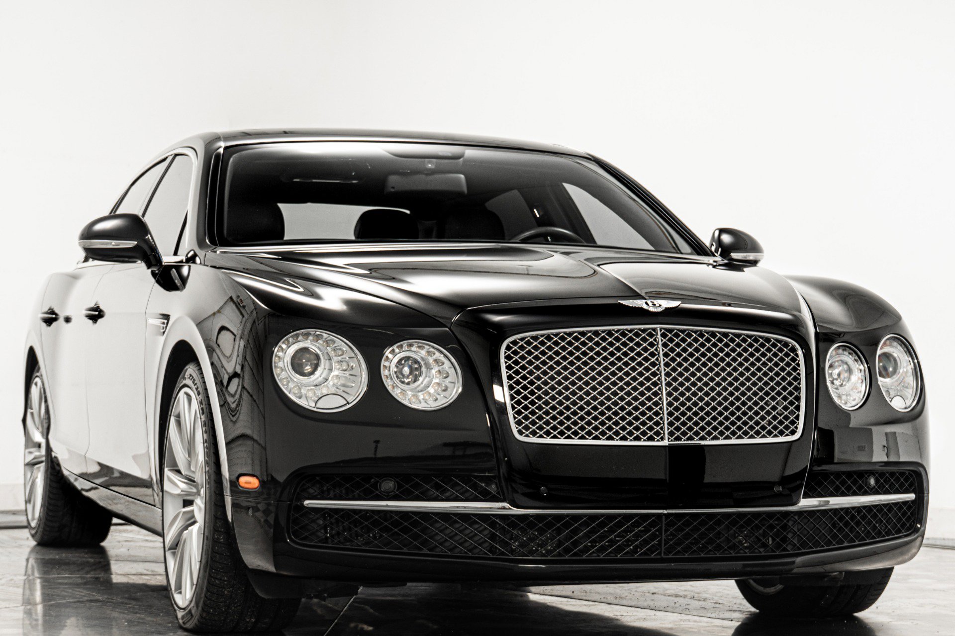 Used 2015 Bentley Flying Spur W12 image 3