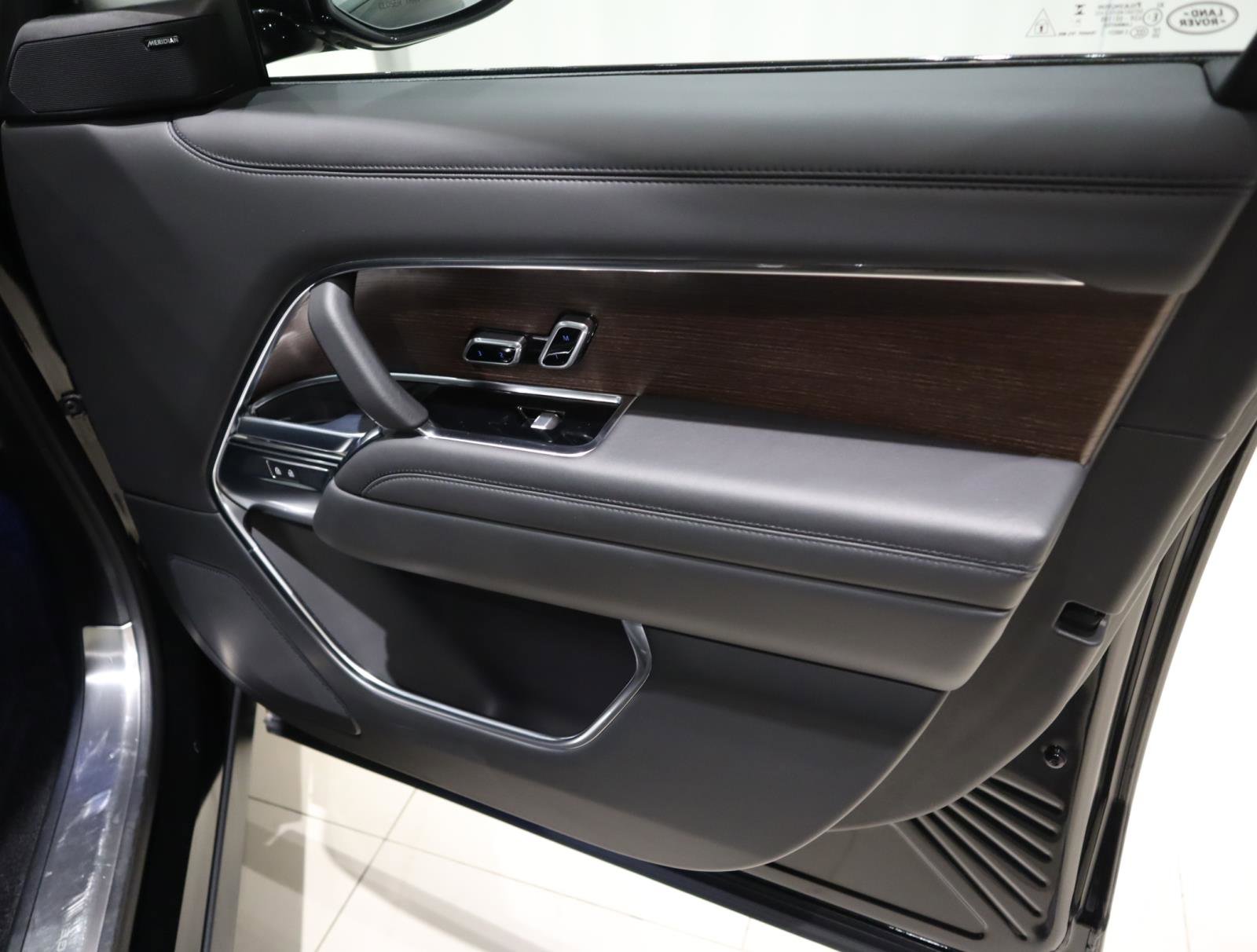 Used 2024 Land Rover Range Rover SE image 15