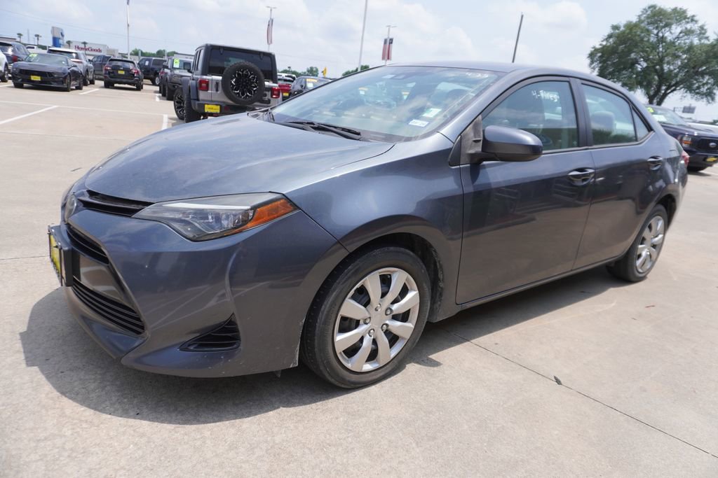 Used 2017 Toyota Corolla LE FWD image 3