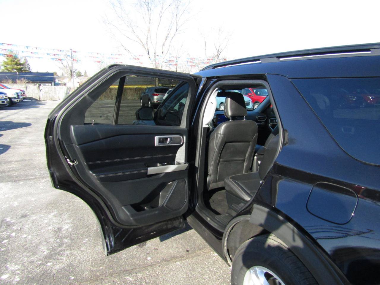 Used 2022 Ford Explorer XLT w/ Equipment Group 202A AWD/4WD image 20