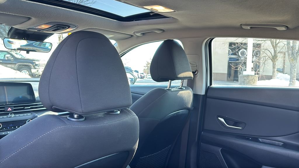 Used 2025 Hyundai Elantra SEL image 32