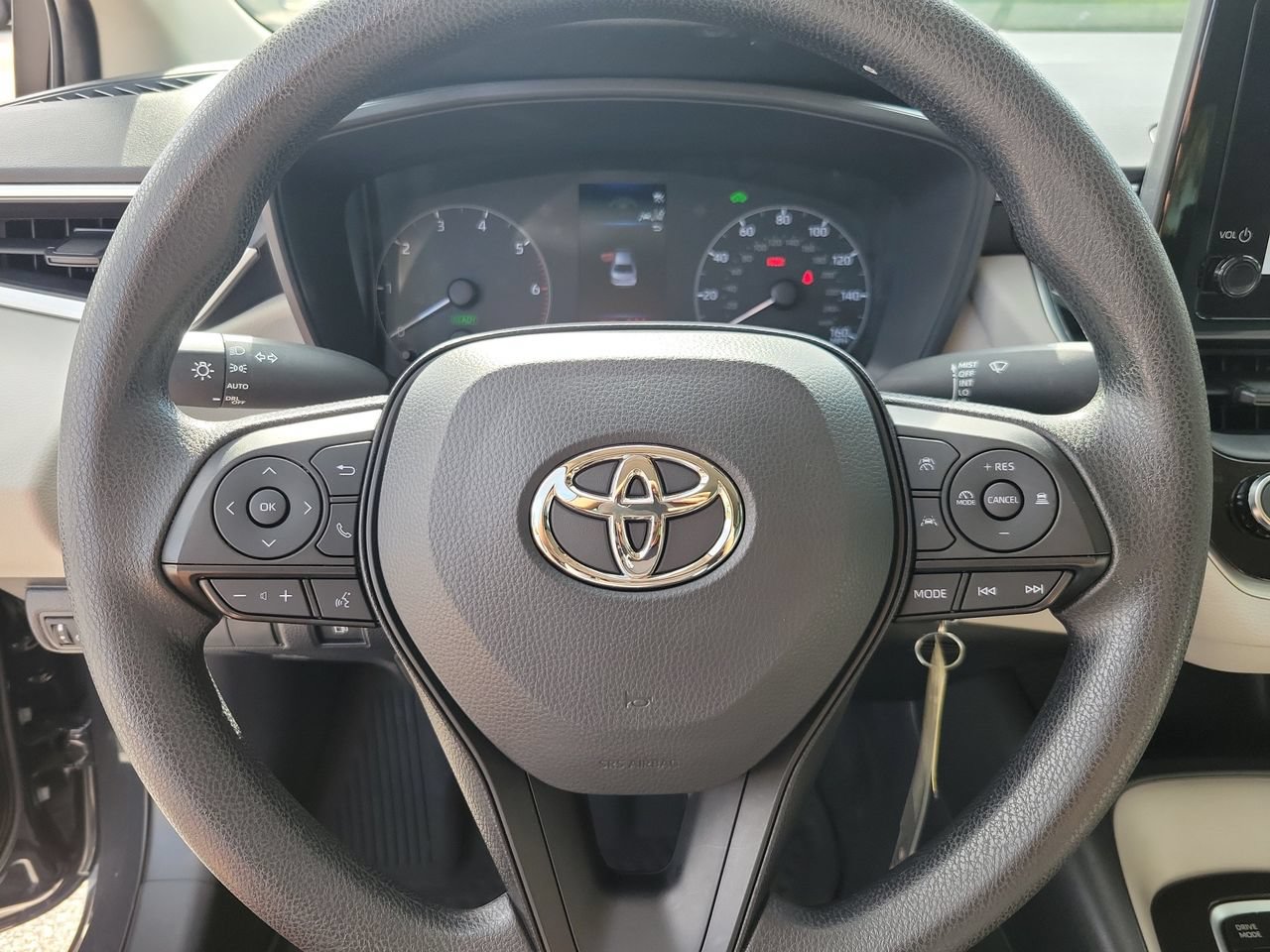 Used 2025 Toyota Corolla LE FWD image 18