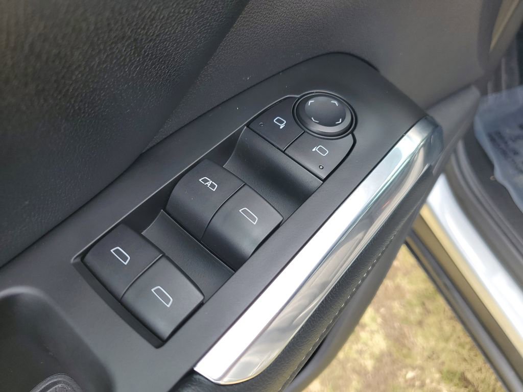 Used 2025 Chevrolet Traverse LT w/ Midnight/Sport Edition image 22