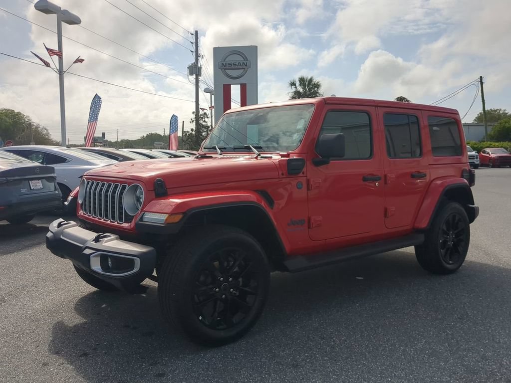 Used 2025 Jeep Wrangler Unlimited Sahara AWD/4WD image 8