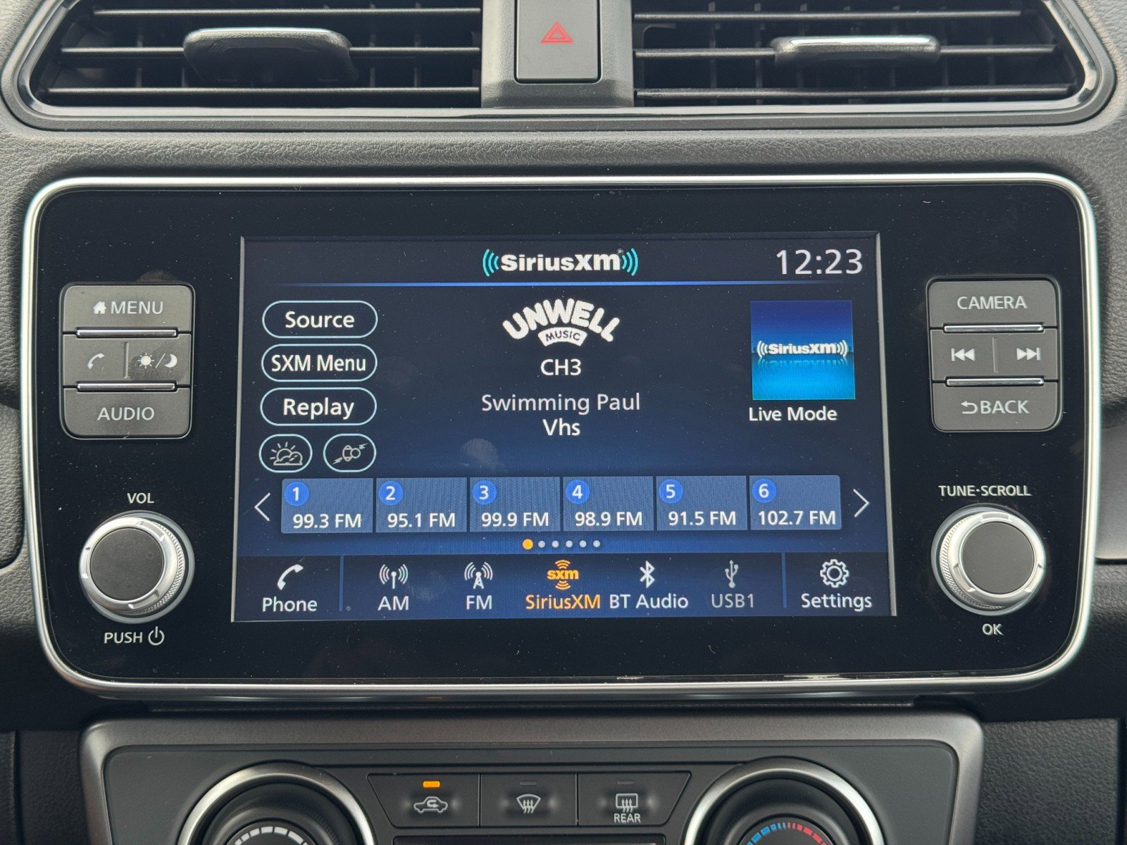 Used 2025 Nissan Leaf S image 22