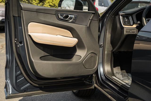 New 2026 Volvo XC60 B5 Plus w/ Climate Package image 39
