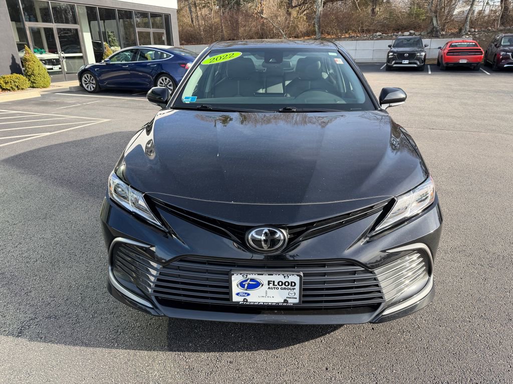 Used 2022 Toyota Camry LE image 2
