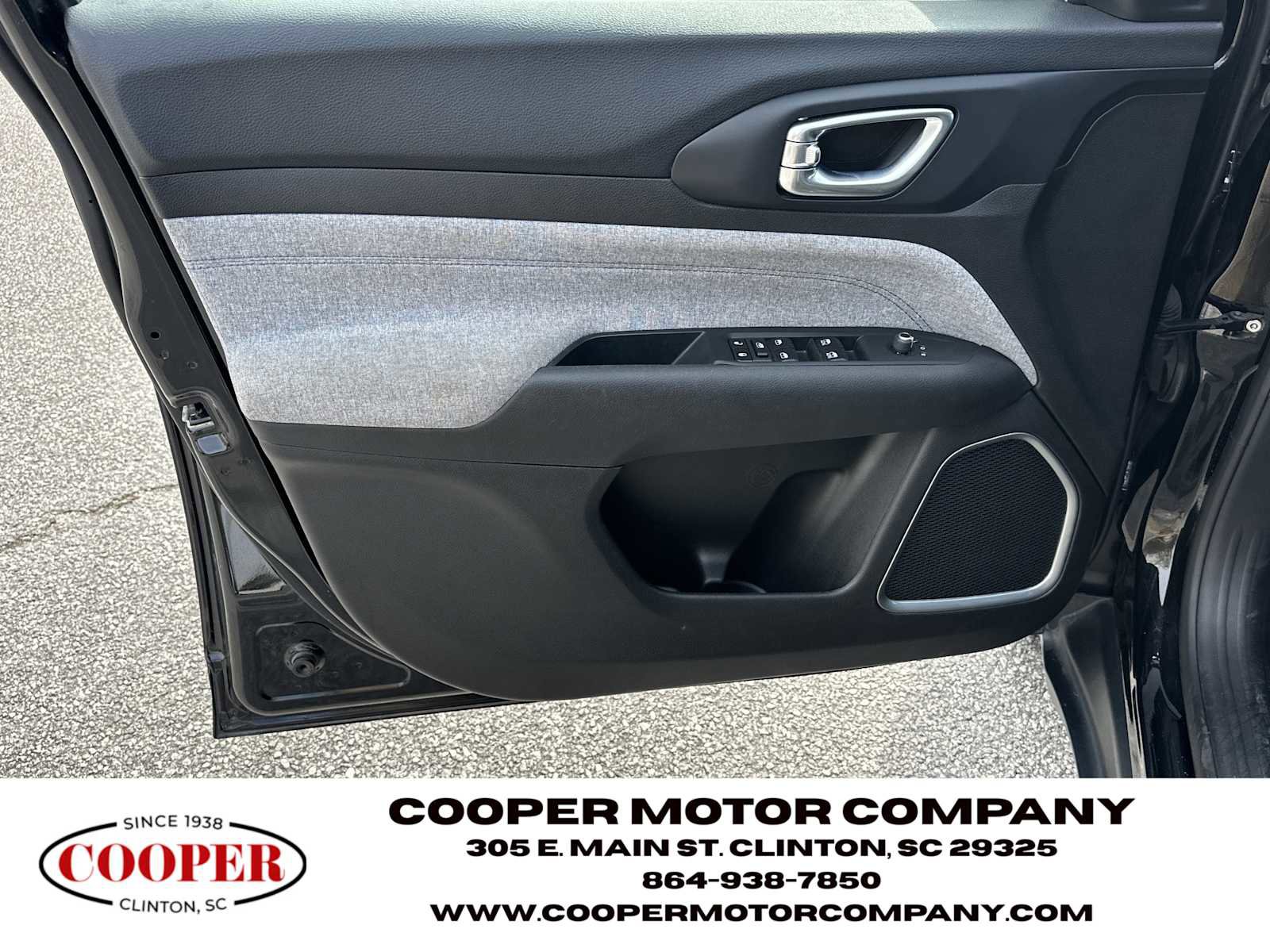 Used 2024 Jeep Compass Latitude image 11