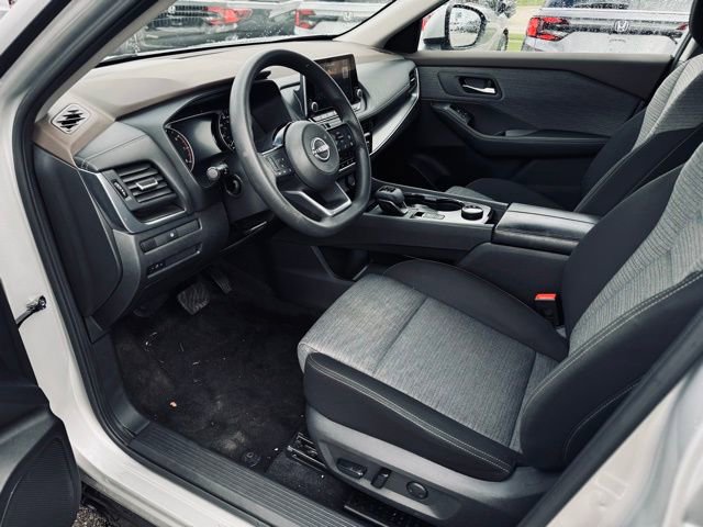 Used 2023 Nissan Rogue SV image 16