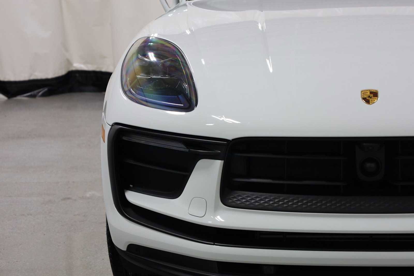 Certified 2025 Porsche Macan image 15