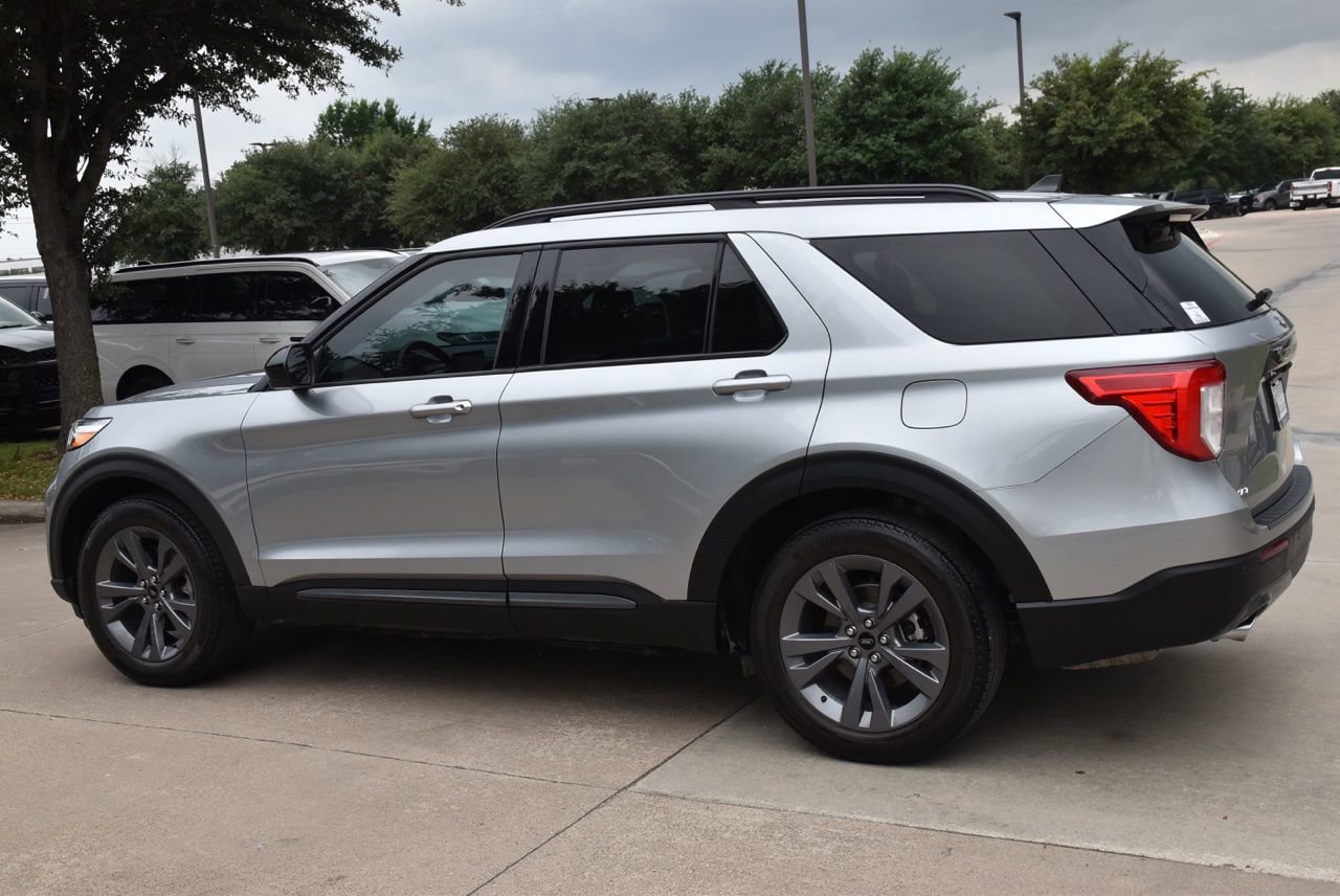 Used 2023 Ford Explorer XLT w/ Equipment Group 202A RWD image 11