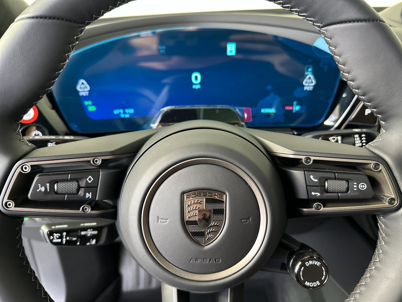 New 2026 Porsche Macan Turbo Electric AWD/4WD image 28