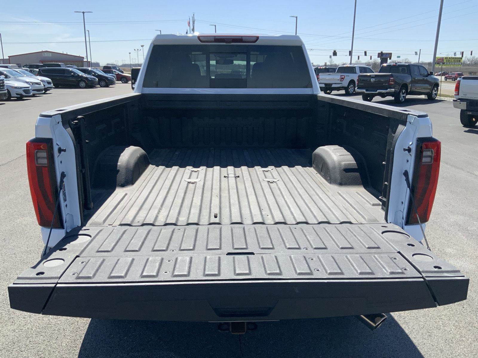 Used 2024 GMC Sierra 3500 Denali image 8