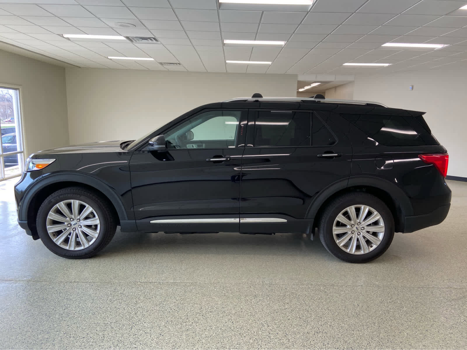 Used 2023 Ford Explorer Limited w/ Limited Technology Package AWD/4WD image 14