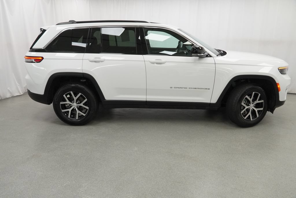 Certified 2025 Jeep Grand Cherokee Limited AWD/4WD image 10