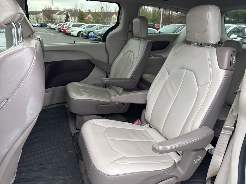 Certified 2017 Chrysler Pacifica Touring-L image 10