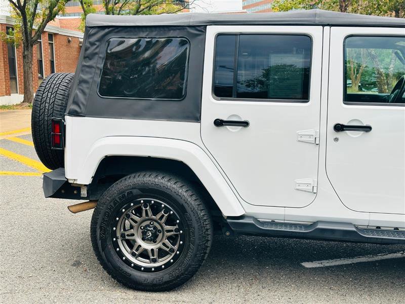 Used 2015 Jeep Wrangler Unlimited Sahara image 40