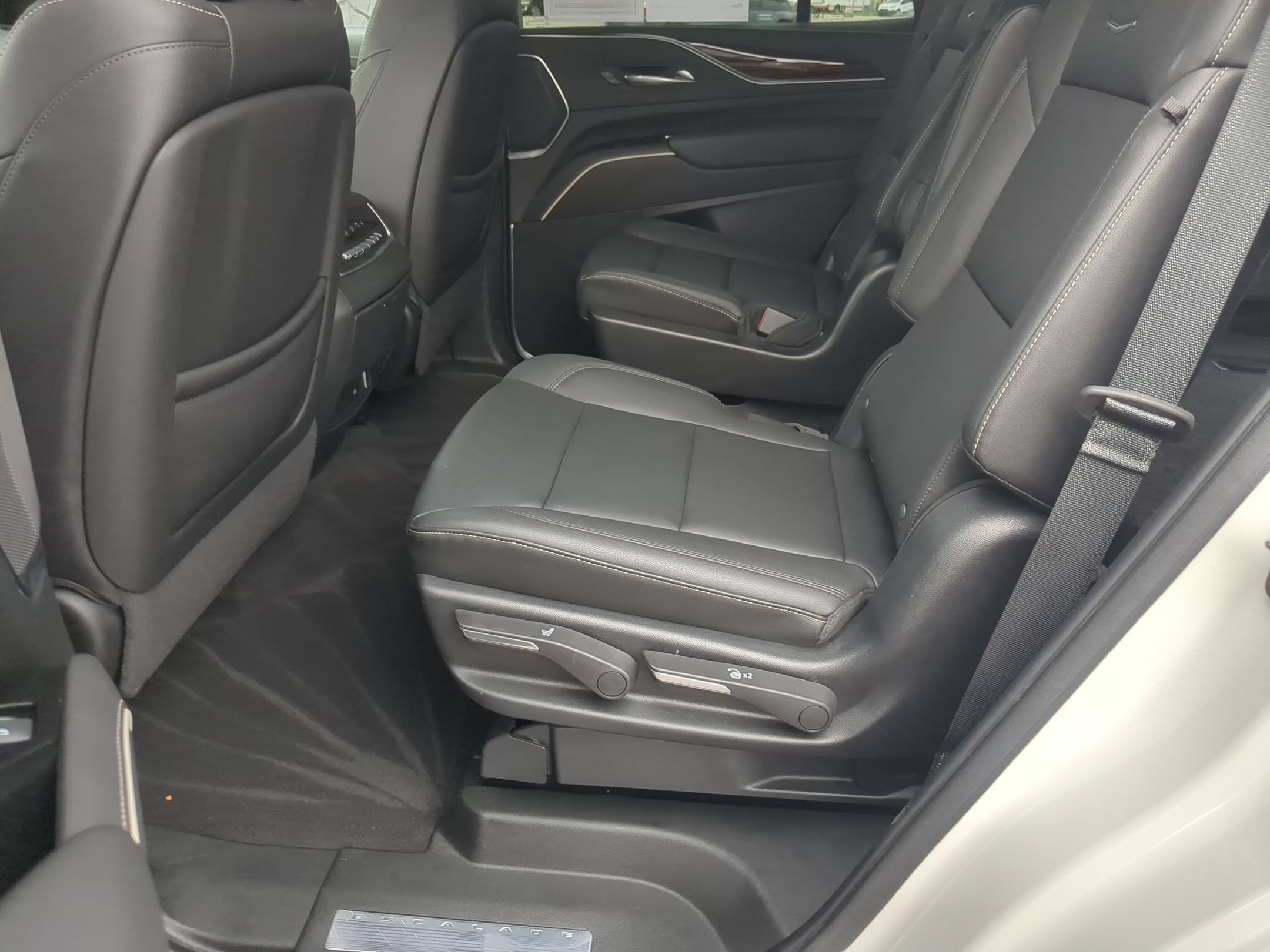 Certified 2022 Cadillac Escalade Luxury AWD/4WD image 24
