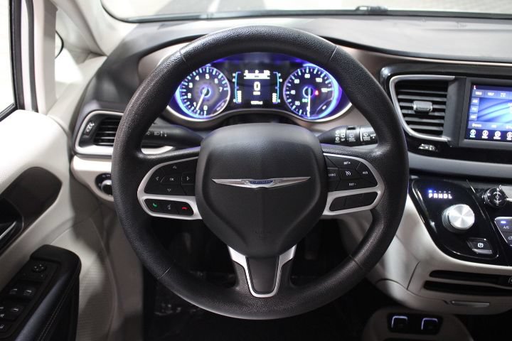 Used 2021 Chrysler Voyager Lxi FWD image 30