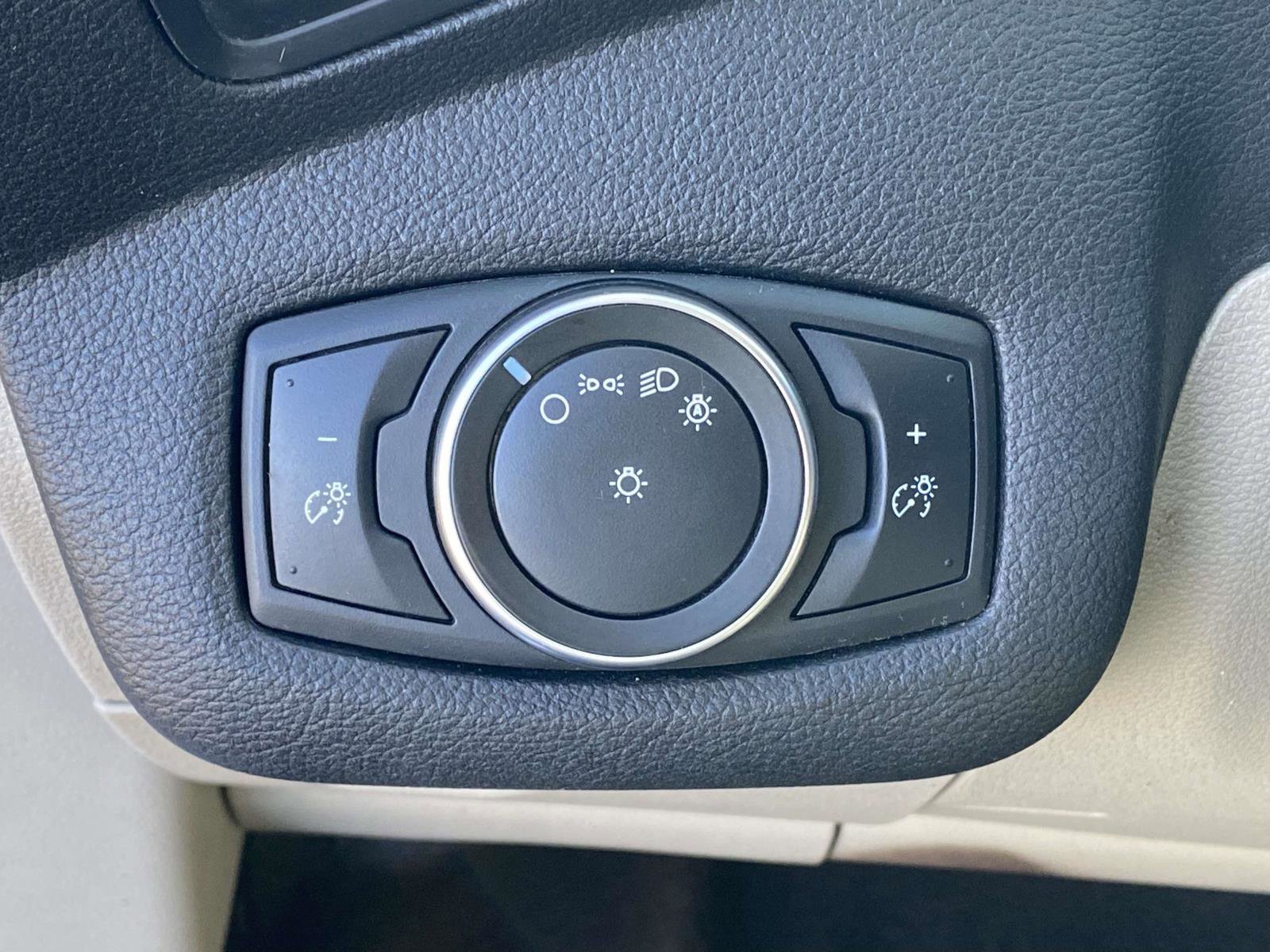 Used 2017 Ford C-MAX SE image 17