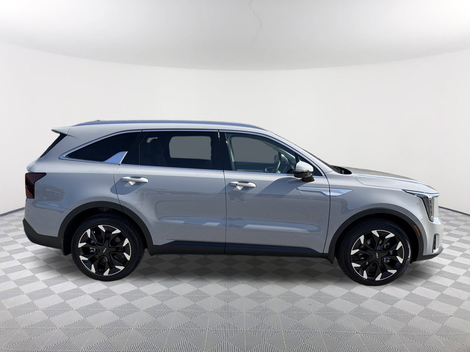 Used 2025 Kia Sorento EX w/ Panoramic Sunroof Package image 5