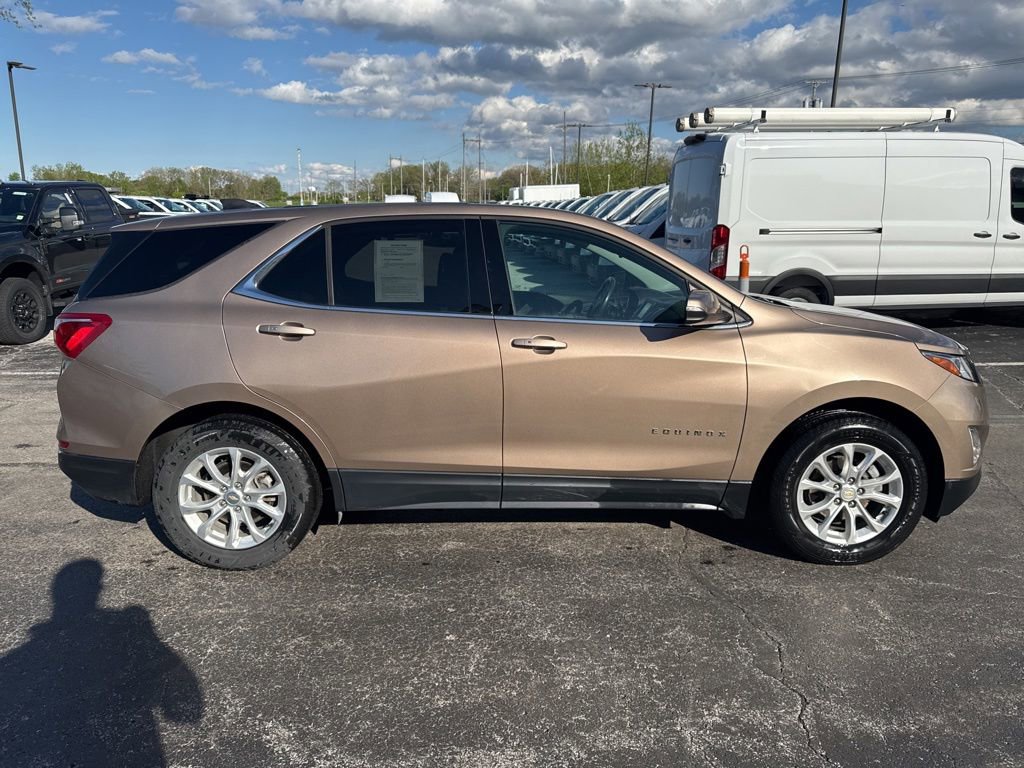Used 2019 Chevrolet Equinox LT w/ Driver Convenience Package FWD image 2