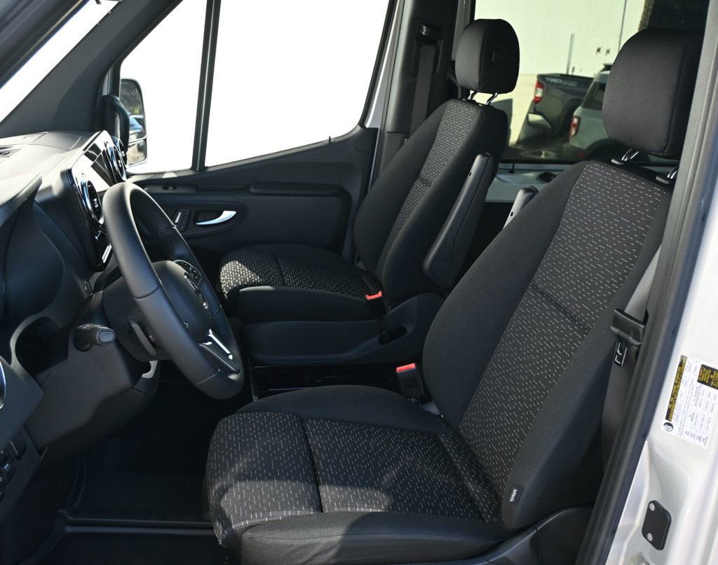 Used 2022 Mercedes-Benz Sprinter 2500 image 14